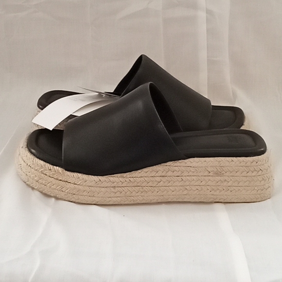 Sandals - Picture 4 of 5